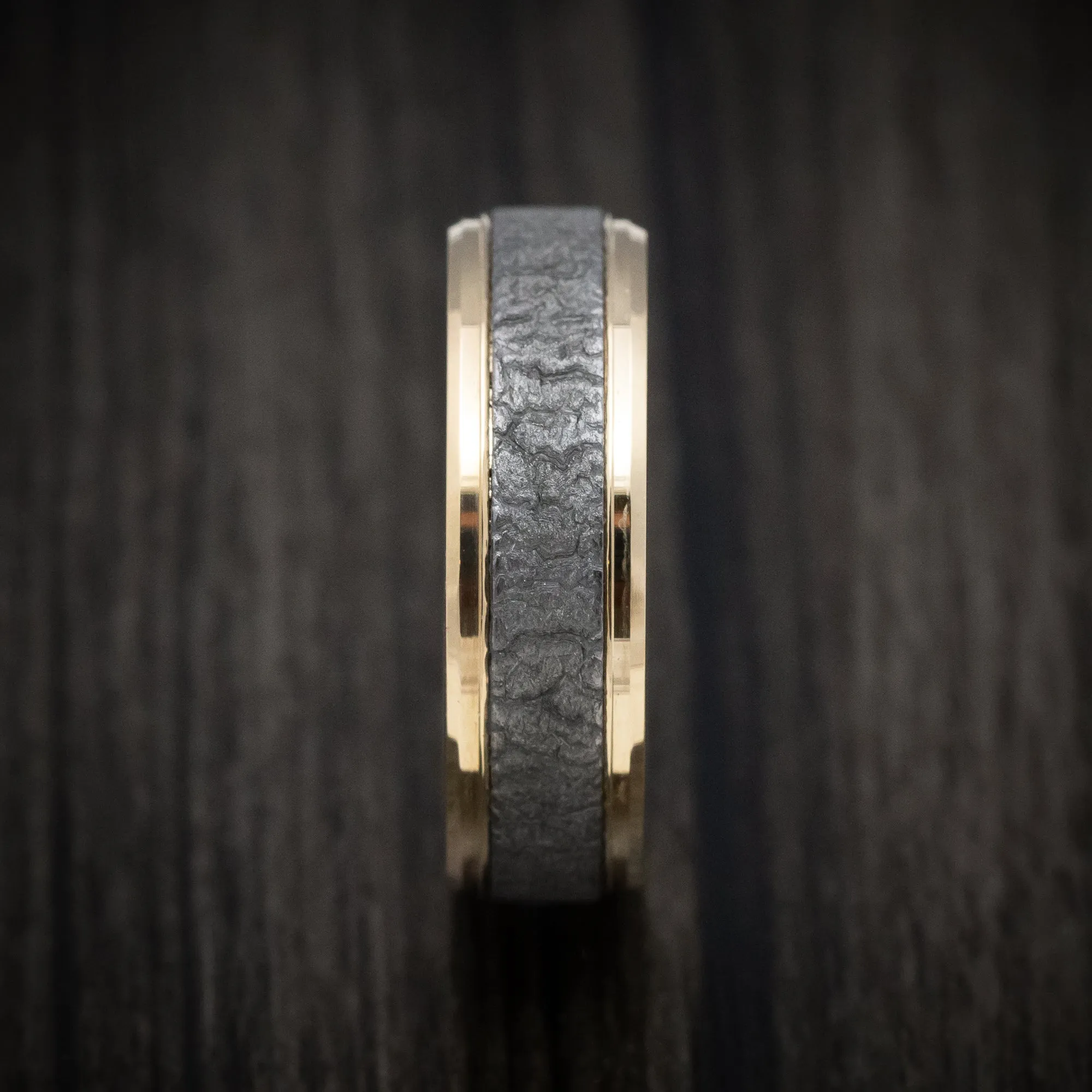 14K Yellow Gold And Tantalum Bark Design Mens Band