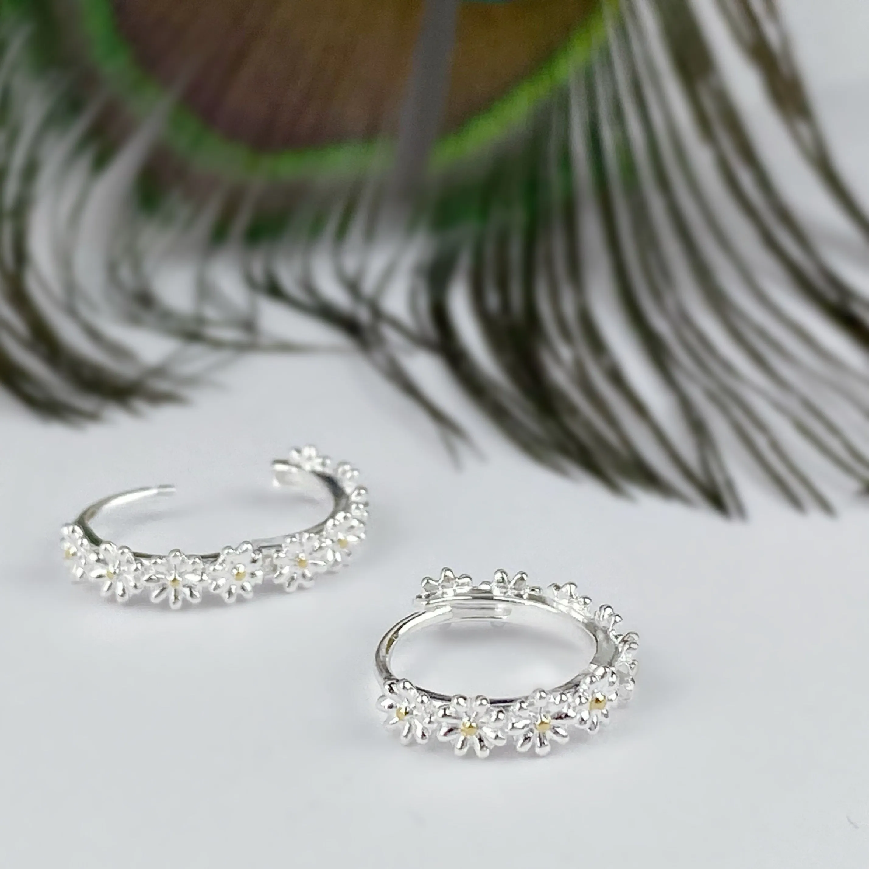 Dainty Daisy Hoop Earrings - SE5451