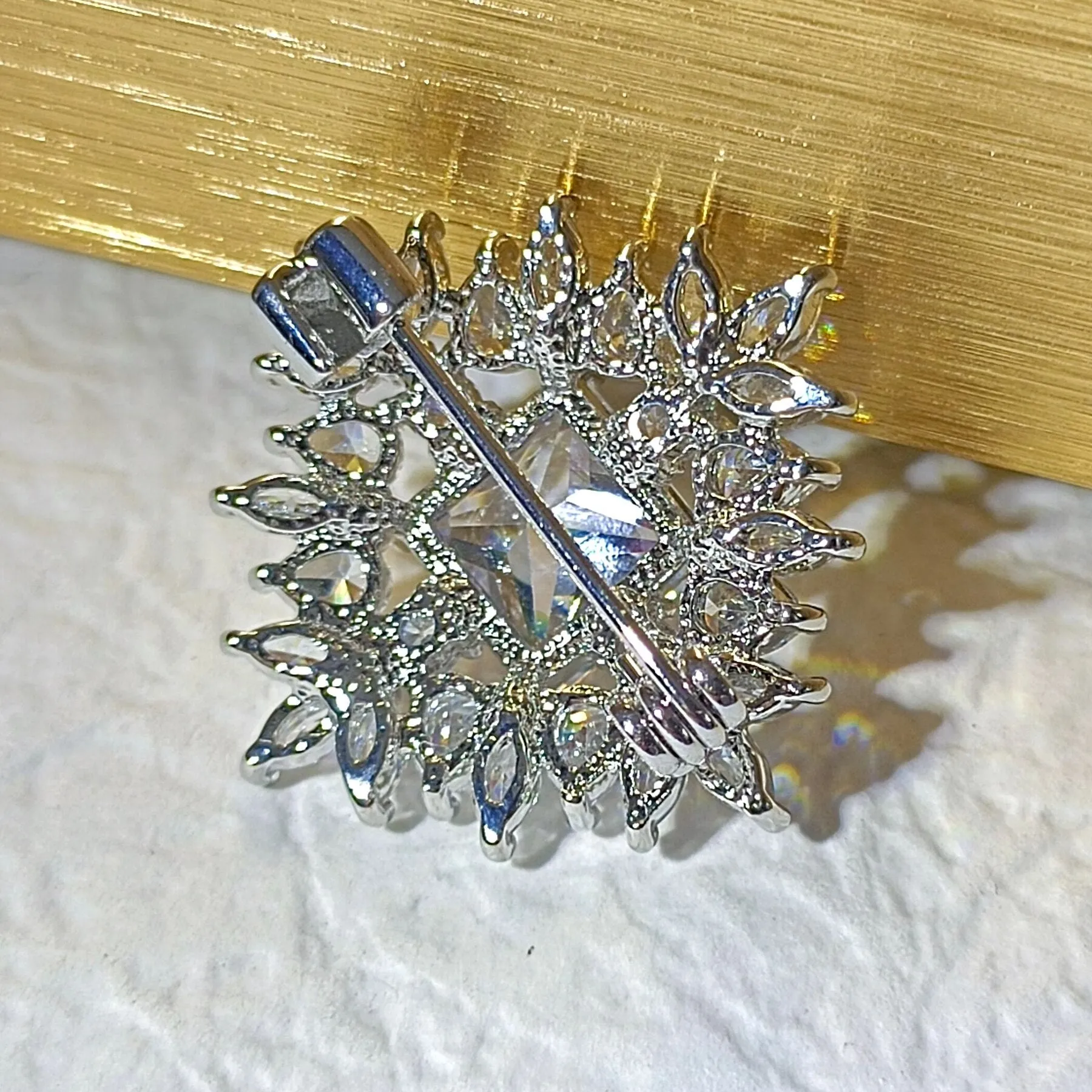 Gorgeous Silvertone Baguette Cut Clear CZ Snowflake Brooches Pins Thanksgiving Christmas Holiday Gift Jewelry for Friend Family