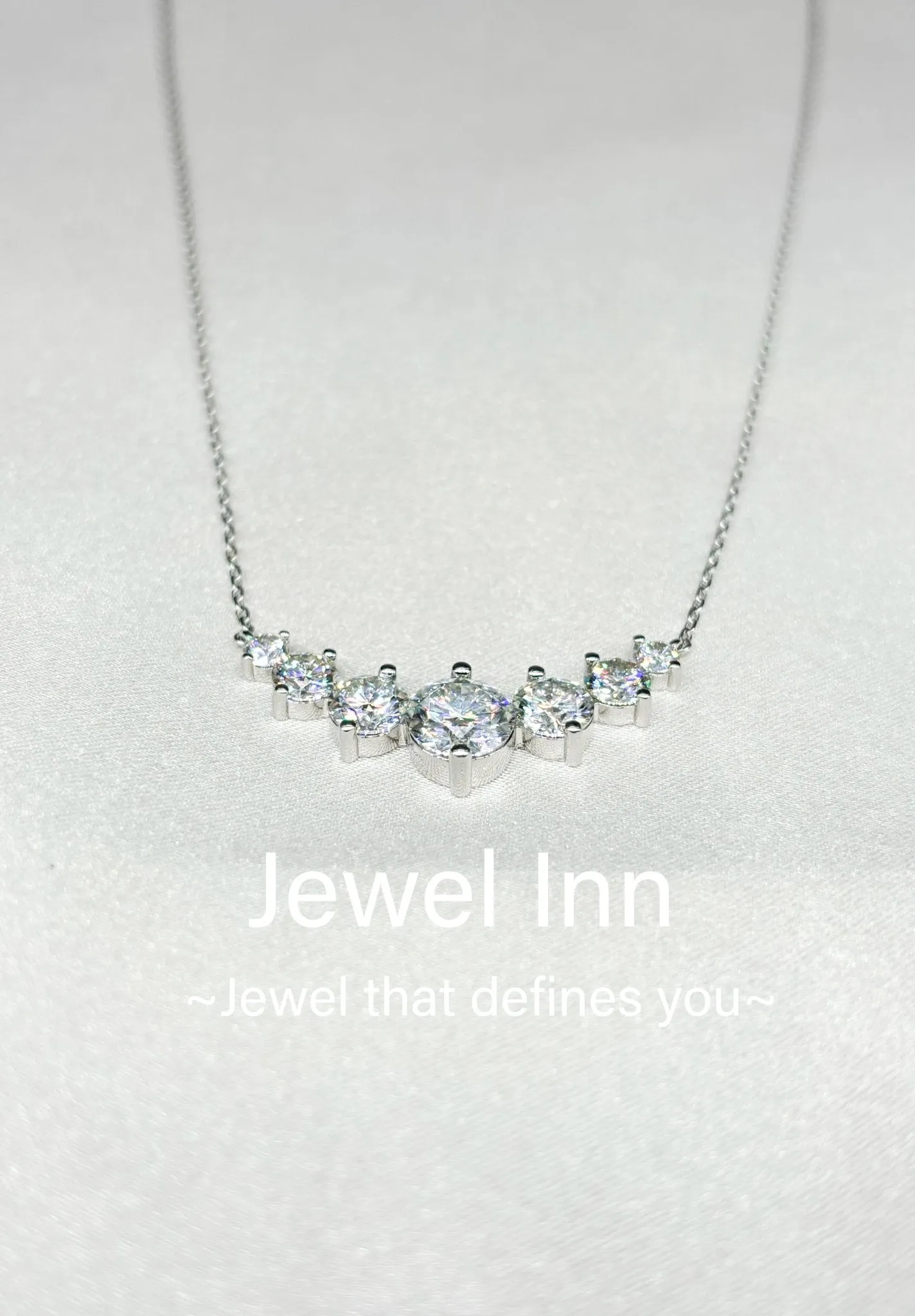 Moissanite sparkle