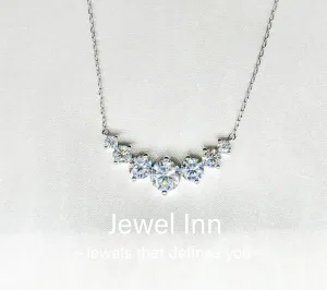 Moissanite sparkle