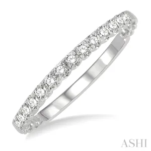 Round Cut Diamond Wedding Band- Women's